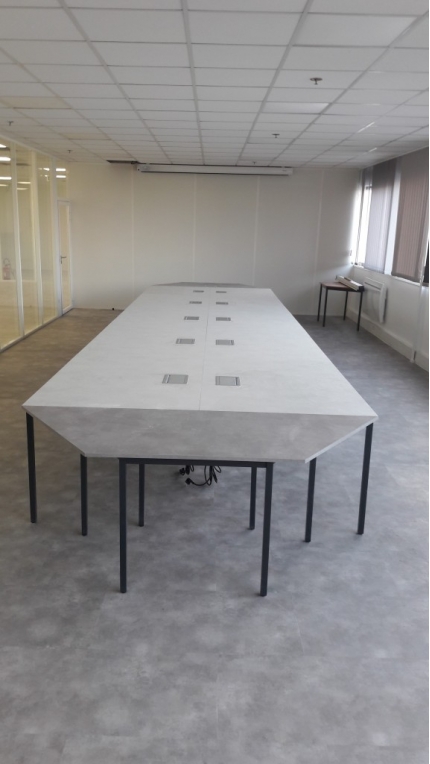 Modification tables de réunion existantes et défonçages plateaux